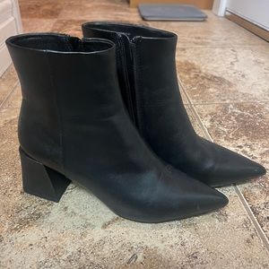 Steve Madden black leather booties 9.5